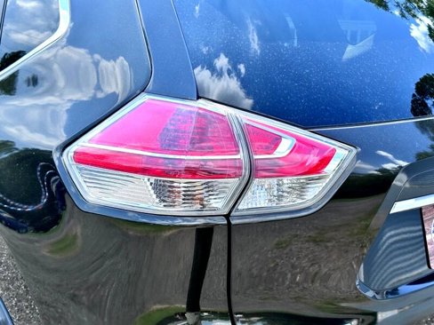 Used 2015 Nissan Rogue SV image 9