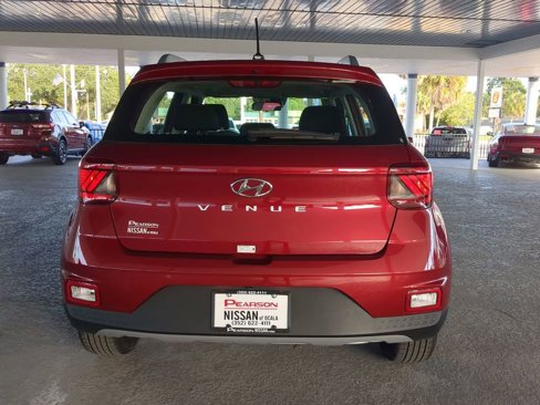 Used 2025 Hyundai Venue SEL image 5