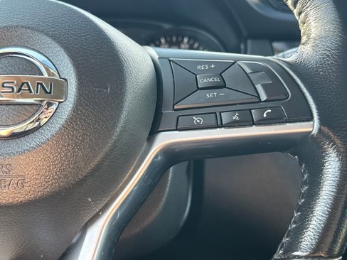 Used 2018 Nissan Rogue SV image 18