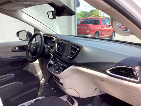 Used 2023 Chrysler Voyager LX image 8