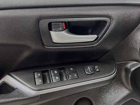 Used 2017 Toyota Camry SE image 17