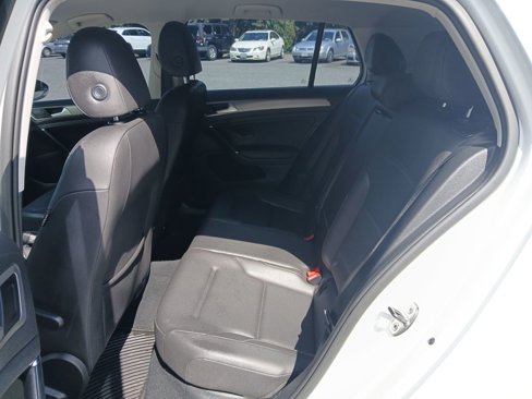 Used 2015 Volkswagen Golf TDI S image 23