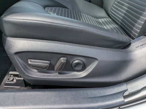 Used 2024 Toyota Camry SE image 10