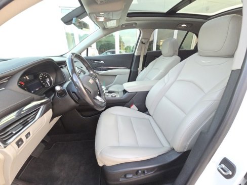 Used 2019 Cadillac XT4 Luxury w/ Cold Weather Package image 9