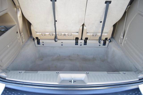 Used 2016 Chrysler Town & Country Touring-L image 36