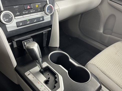 Used 2013 Toyota Camry LE image 24