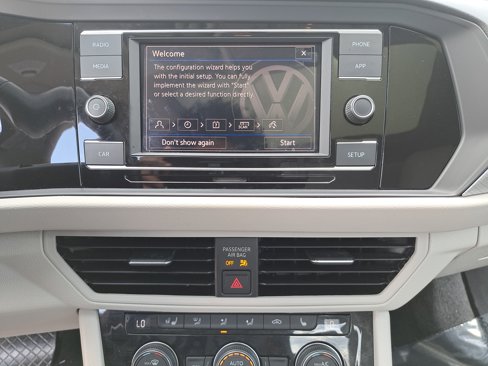 Used 2019 Volkswagen Jetta SE w/ Cold Weather Package image 19