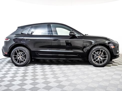 Certified 2024 Porsche Macan image 9