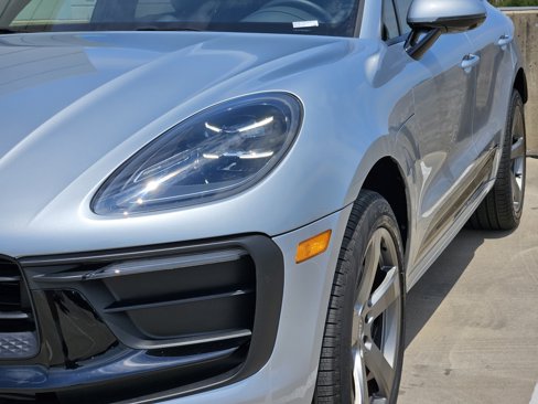 Certified 2025 Porsche Macan Turbo image 15