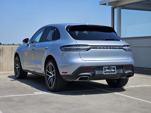 Certified 2025 Porsche Macan image 3