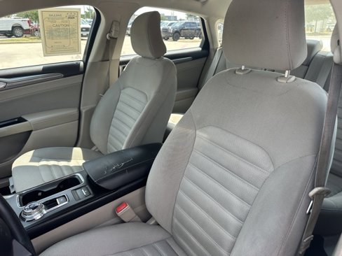 Used 2017 Ford Fusion SE w/ Fusion SE Technology Package image 10