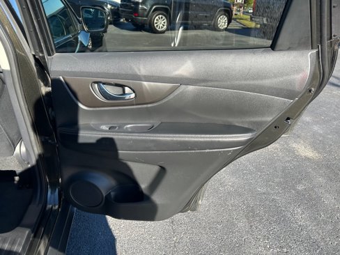 Used 2015 Nissan Rogue SV w/ SV Premium Package image 19