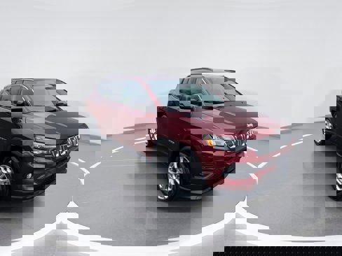 Used 2022 Jeep Compass Latitude image 2