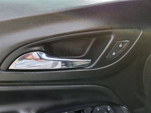 Used 2018 Chevrolet Equinox LT image 24