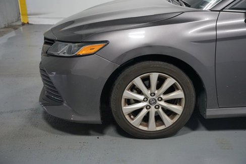 Used 2020 Toyota Camry LE image 5
