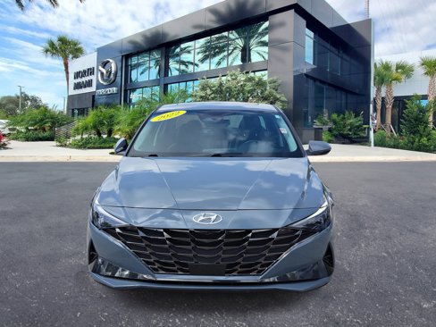 Used 2022 Hyundai Elantra Limited image 2