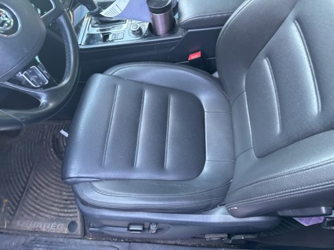 Used 2014 Volkswagen Touareg Sport image 6