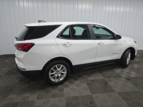 Used 2022 Chevrolet Equinox LS image 3