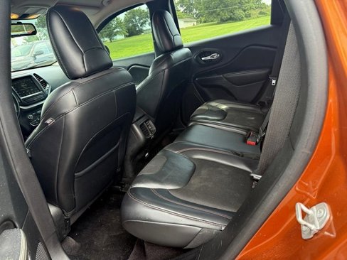 Used 2016 Jeep Cherokee Trailhawk w/ Cold Weather Group image 15