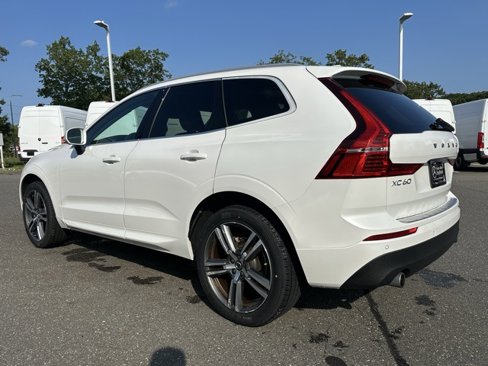 Used 2021 Volvo XC60 T5 Momentum w/ Advanced Package image 5