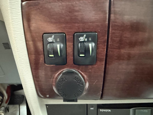 Used 2011 Toyota Sienna XLE image 6