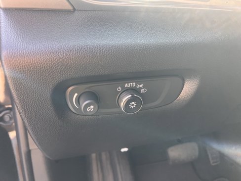 Used 2023 Chevrolet Traverse LS image 17