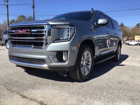 Used 2023 GMC Yukon XL SLT image 2