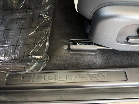 New 2025 Land Rover Discovery Sport S image 31