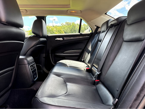 Used 2017 Chrysler 300 C image 21