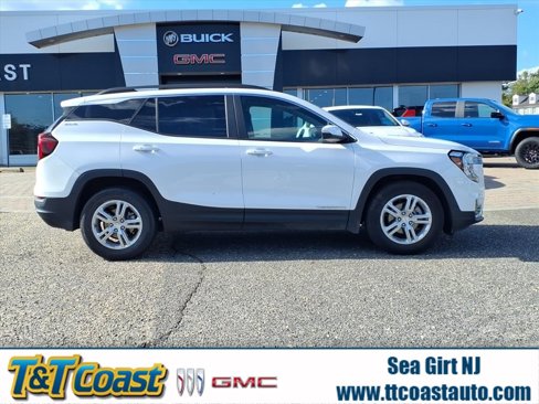 Certified 2022 GMC Terrain SLE w/ Driver Convenience Package image 1
