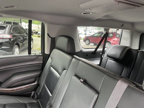 Used 2018 Chevrolet Suburban LT image 12