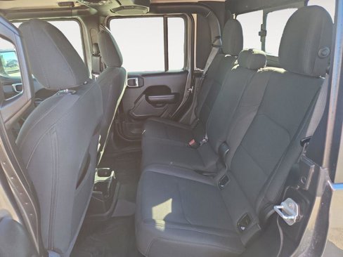 Used 2021 Jeep Gladiator Sport image 18