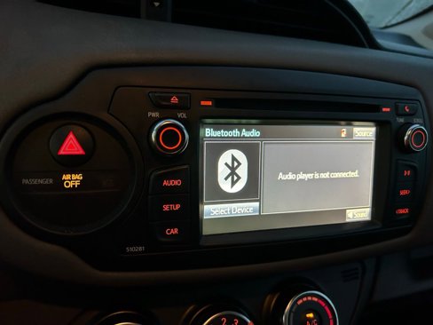 Used 2018 Toyota Yaris L image 23