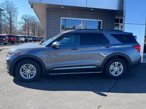Certified 2021 Ford Explorer XLT w/ Equipment Group 202A image 3