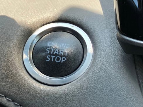 Used 2020 Toyota Highlander XLE image 24