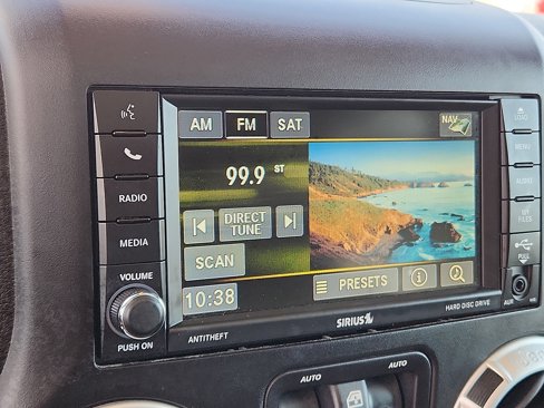 Used 2015 Jeep Wrangler Unlimited Sahara w/ Connectivity Group image 14