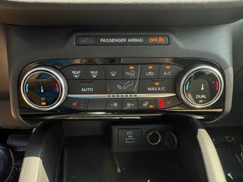Used 2022 Ford Escape Titanium image 23