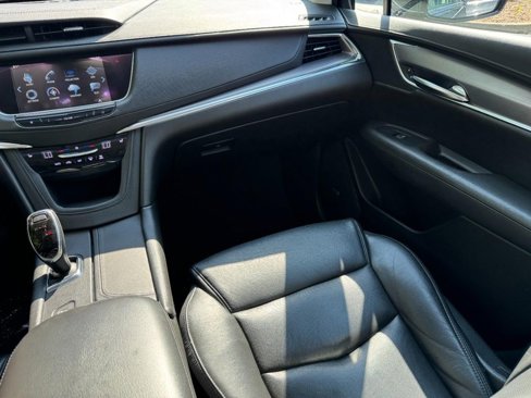 Used 2017 Cadillac XT5 Luxury w/ Driver Awareness Package image 15