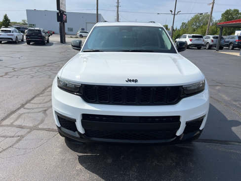 Used 2023 Jeep Grand Cherokee L Limited w/ Black Appearance Package image 4
