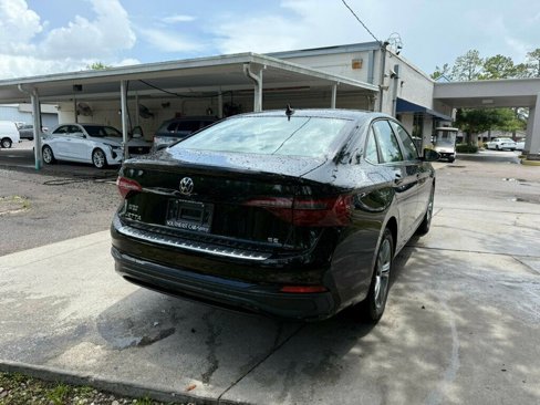 Used 2022 Volkswagen Jetta SE image 9