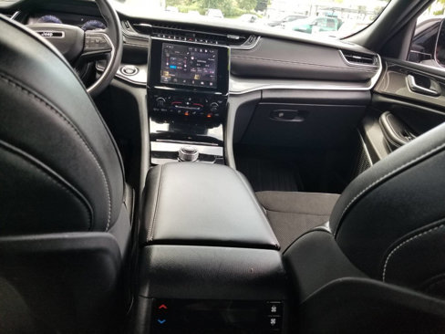 Certified 2022 Jeep Grand Cherokee L Laredo image 16