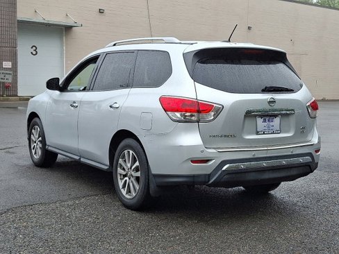 Used 2014 Nissan Pathfinder SV image 8