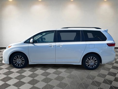 Used 2020 Toyota Sienna XLE image 6