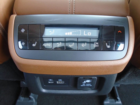 Used 2023 Nissan Pathfinder Platinum image 17