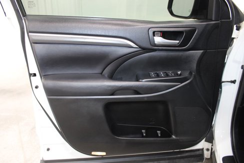 Used 2017 Toyota Highlander SE image 21
