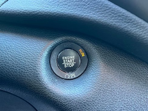 Used 2019 Jeep Cherokee Latitude Plus w/ Cold Weather Group image 12
