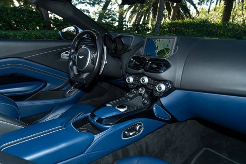Used 2023 Aston Martin V8 Vantage Roadster image 17