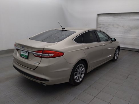 Used 2017 Ford Fusion SE w/ Fusion SE Technology Package image 9