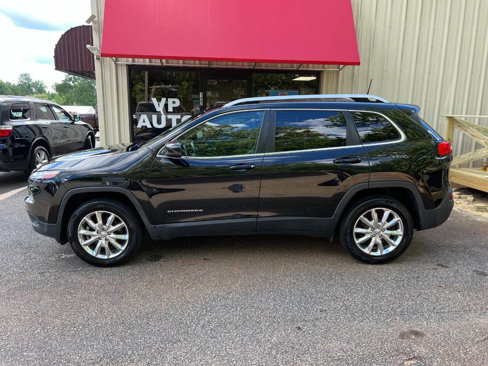 Used 2017 Jeep Cherokee Limited image 8