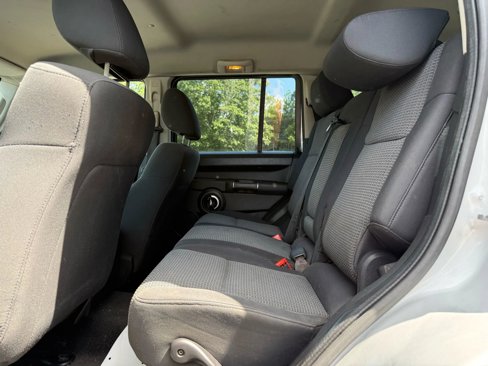 Used 2010 Jeep Commander Sport image 15